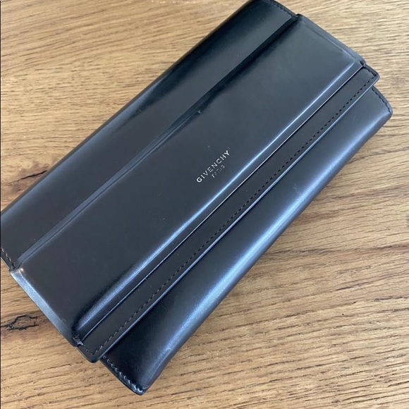 Givenchy Black leather horizontal wallet!! - Picture 2 of 6